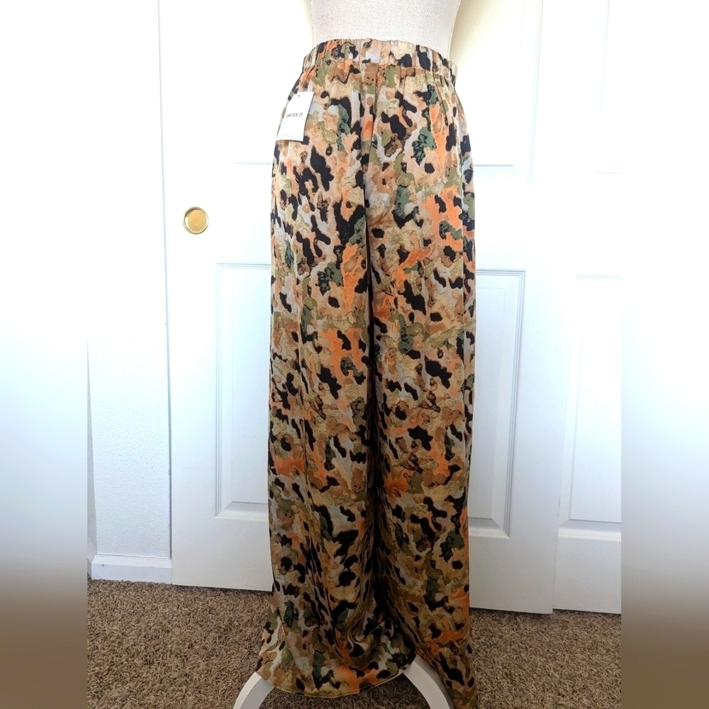 Forever 21 Abstract Art Satin Wide Leg Pants - Picture 7 of 11